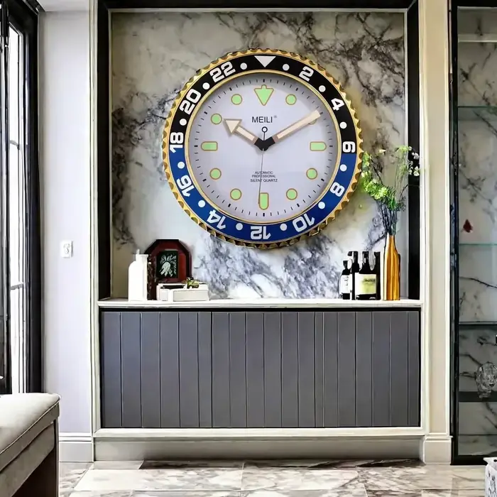 Grande horloge murale Shoous numérique en métal