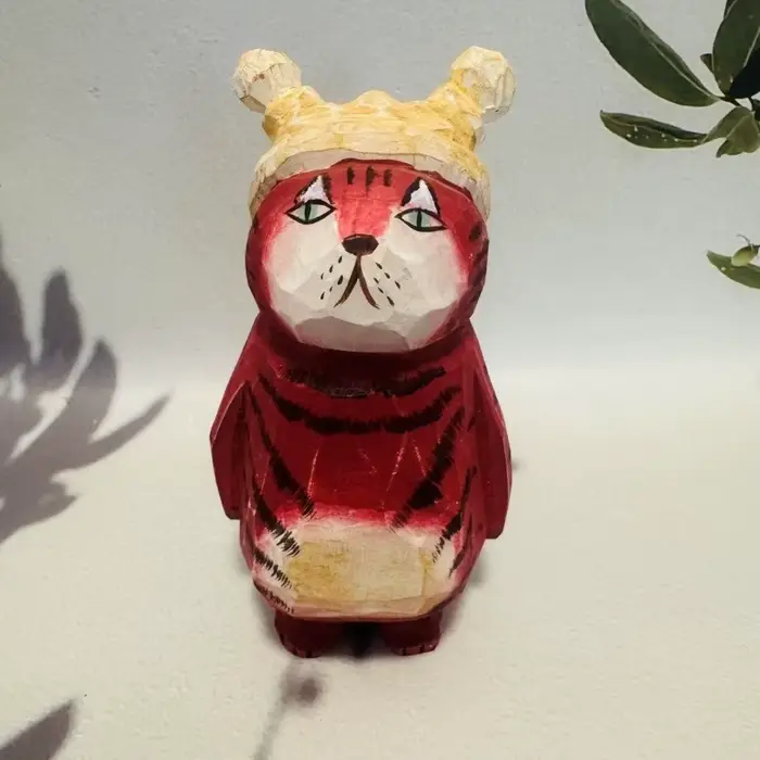 Ornement de chat en bois sculpté à la main