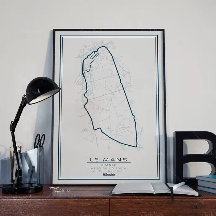 Impression sur piste de course du Mans. Papier d'art de silhouette de circuit