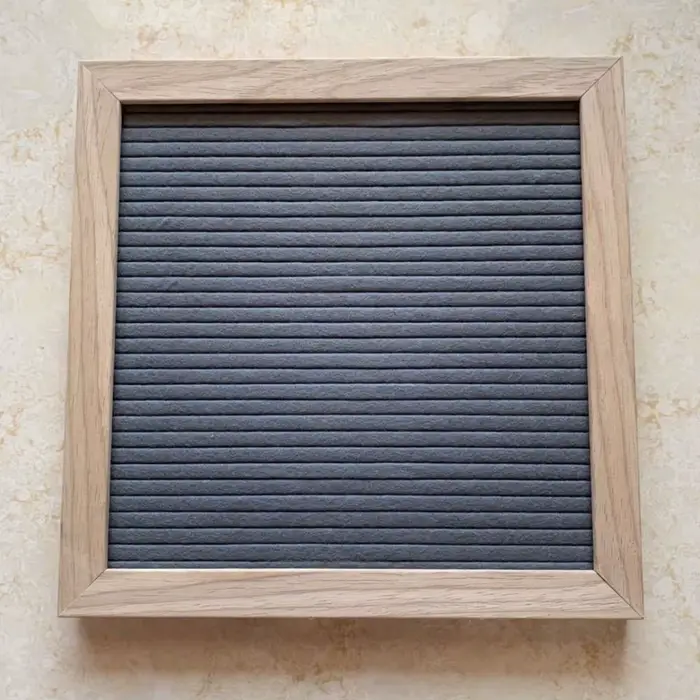 Tableau d'affichage multifonctionnel en bois avec lettres