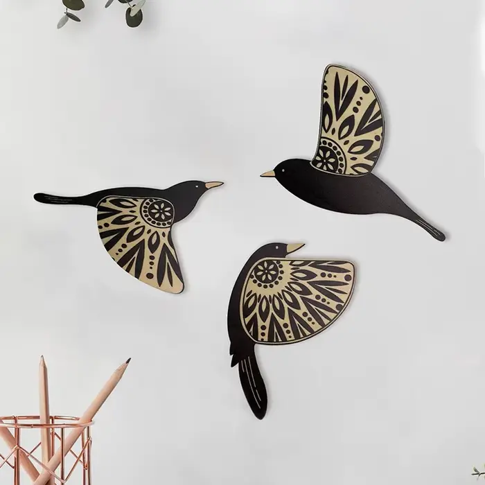 Décoration murale en bois d'oiseau noir