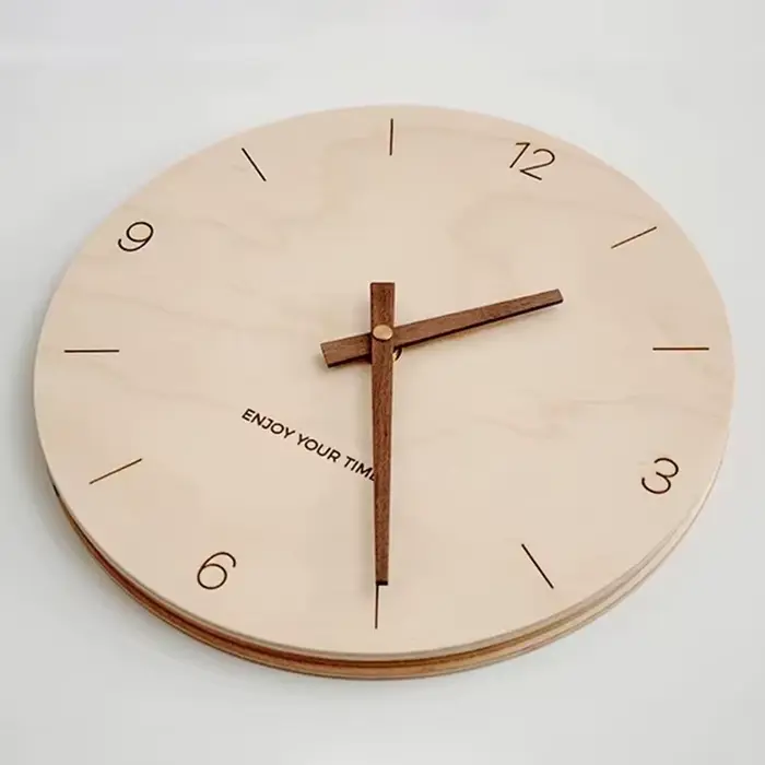 Horloge murale nordique en bois