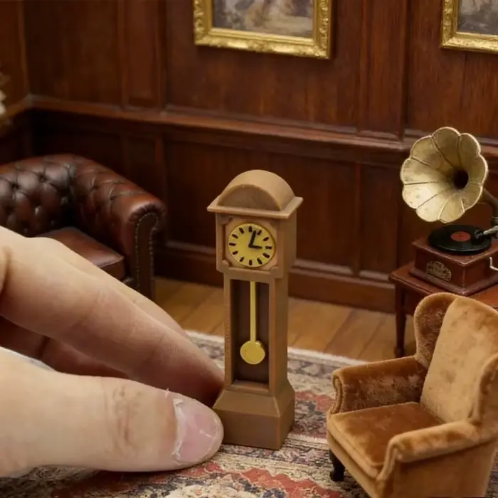 Horloge miniature pour maison de poupée