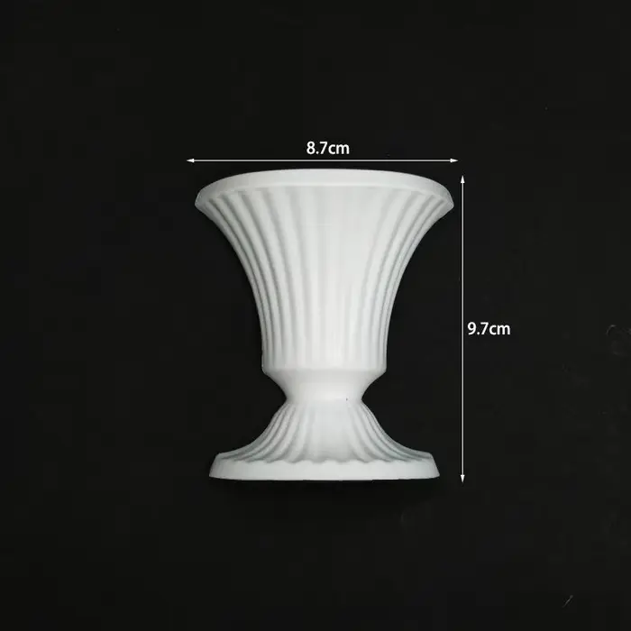 Vase mural demi-cercle blanc pour arrangement floral, peint à la main, style peinture à l'huile fran