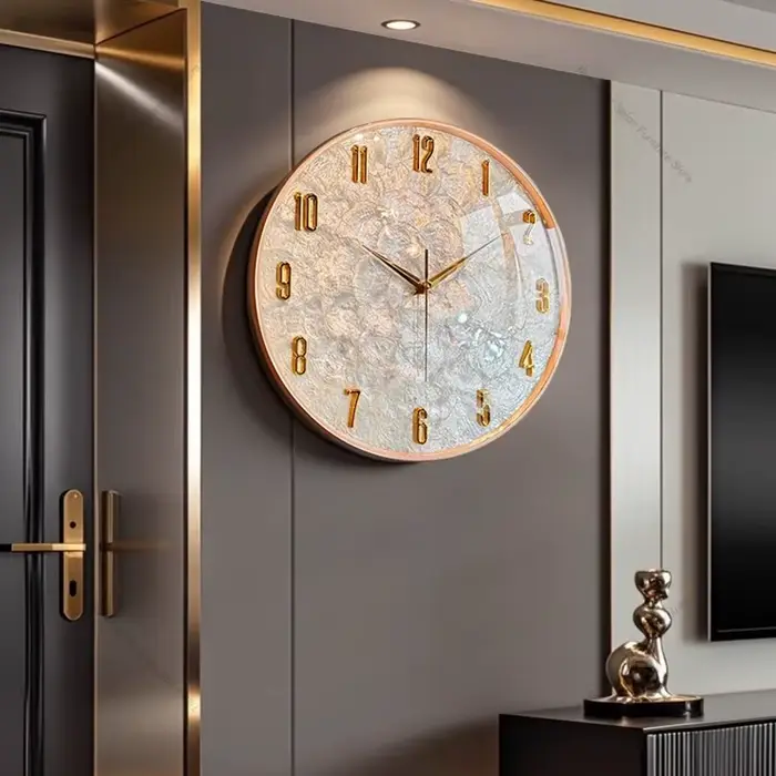 Horloge murale minimaliste à coque italienne