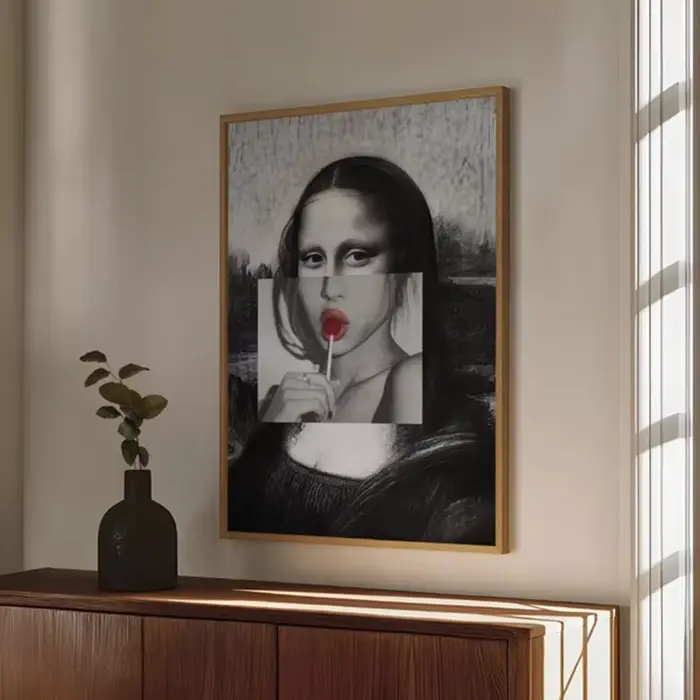 Affiche Pop Art Mona Lisa dans un style collage moderne avec sucette et esthétique rétro-surrealiste