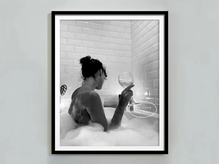 Toile de peinture imprimée pour femme, boire du vin dans la baignoire, Photo Vintage noir et blanc,