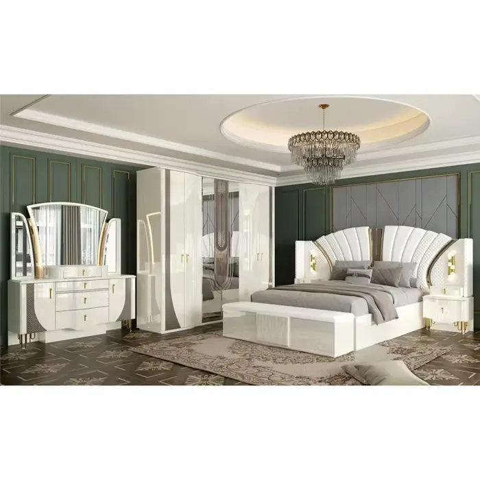 Un cadre en bois doré de luxe Royal