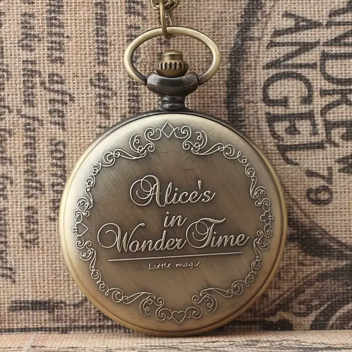 Les aventures d'Alice au pays des merveilles : clés de poker, montre de poche, couvercle rabattable, montre à chaîne périphérique, montre à pendentif en cuivre