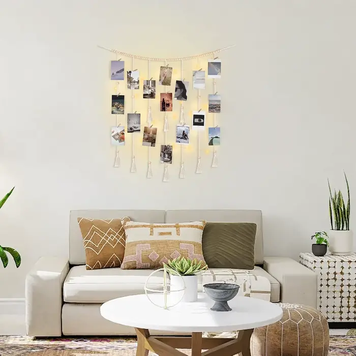 Présentoir de photos suspendu en macramé