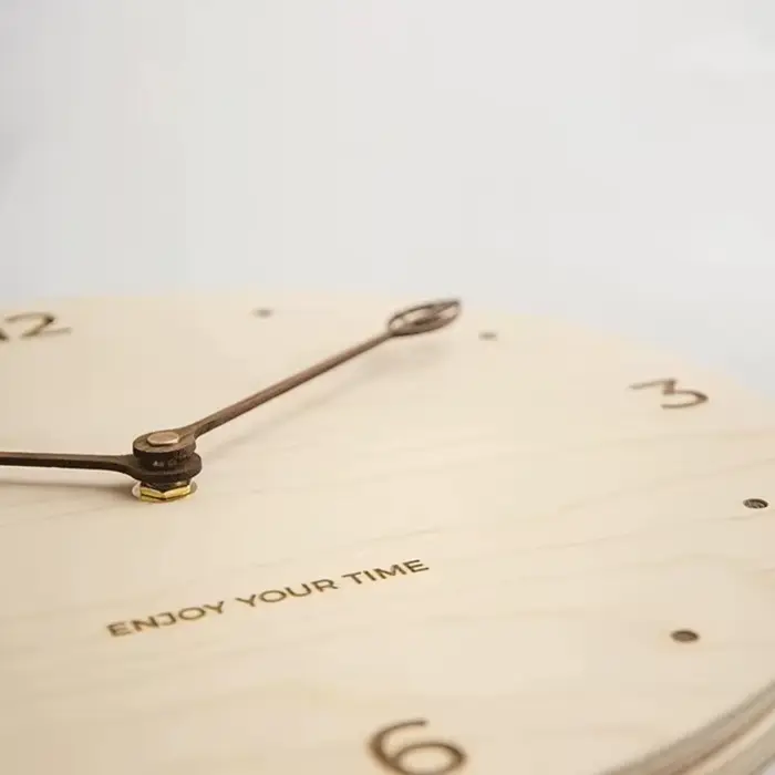 Horloge murale nordique en bois
