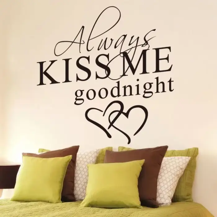 Autocollant mural romantique 'Always Kiss Me Goodnight'