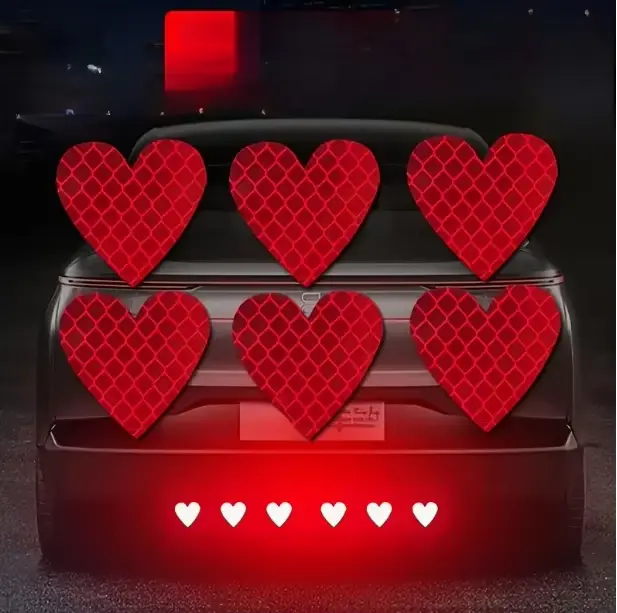 6 autocollants réfléchissants en forme de cœur rouge - Convient aux voitures, motos et véhicules électriques, autocollants multifonctionnels qui améliorent la sécurité et le style la nuit, fabriqués e