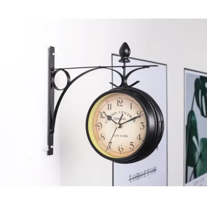 Horloge murale étanche double face pour station de train